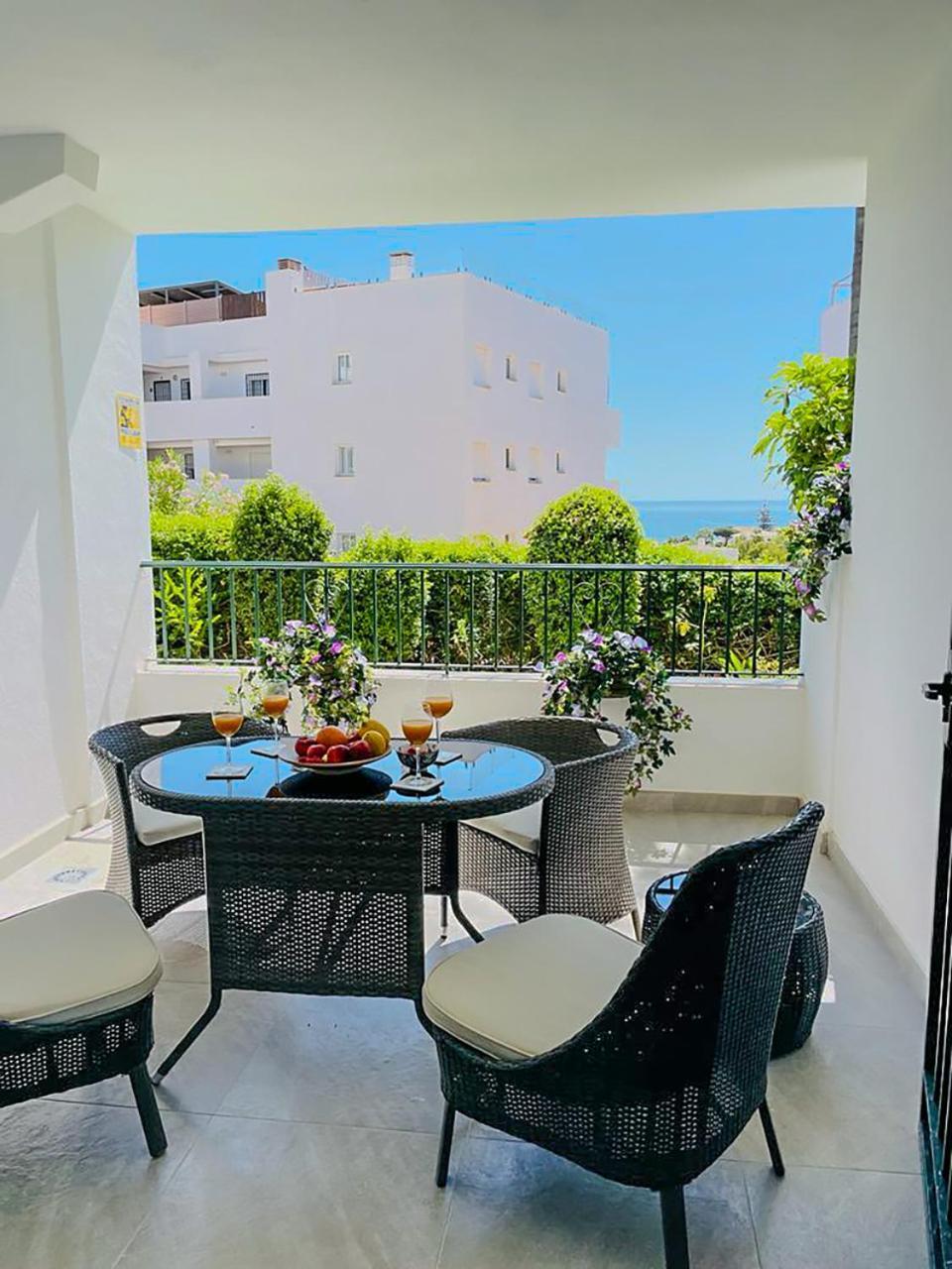 2 Bed Ground Floor With Pool & Parking