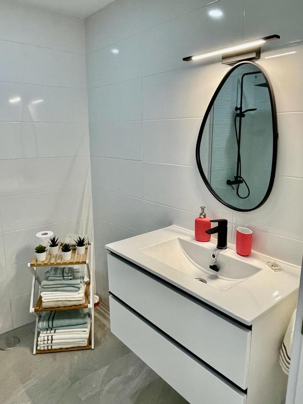 Apartment 2 Bed Ground Floor With Pool & Parking *